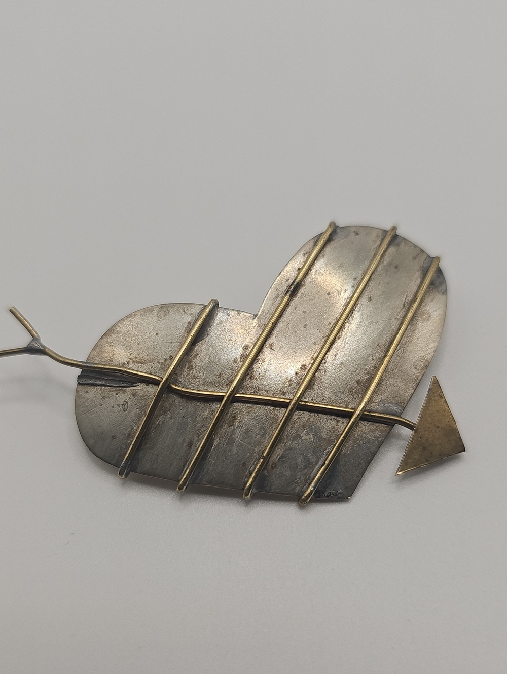 Unbranded Brutalist Heart Arrow Brooch Womens Size OS Silver Gold Mixed Metal